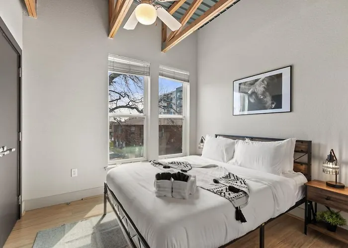 Intimate 2bd With Unique Style In The Heart Of Fortworth Fort Worth
